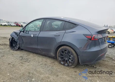 2022 Tesla Model Y z USA, uszkodzony, nr VIN 7SAYGDEEXNF350533
